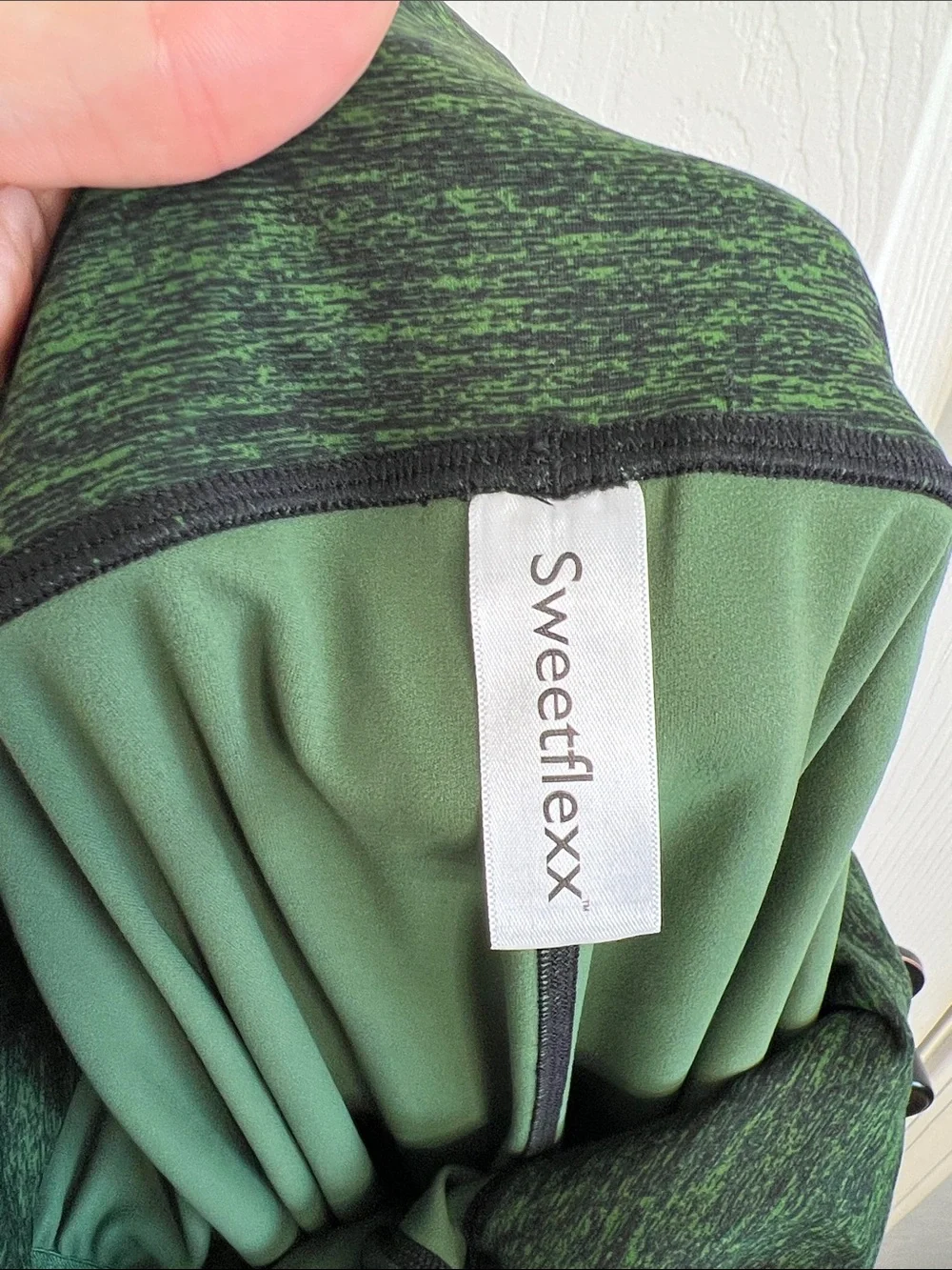 NWT Sweetflexx green & black resistance band leggings size 14